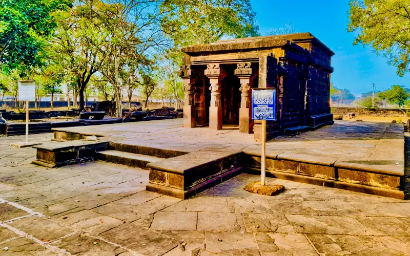0010222 Tigowa temples site, Tigawan, Madhya Pradesh 008