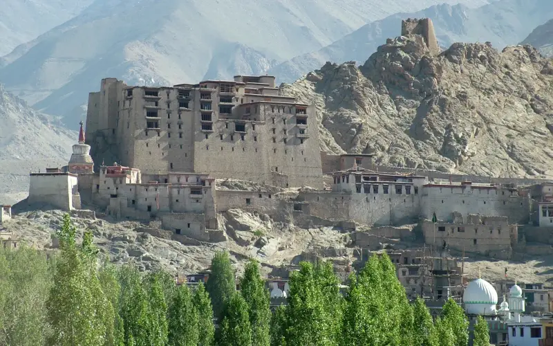 Lehroyalpalace